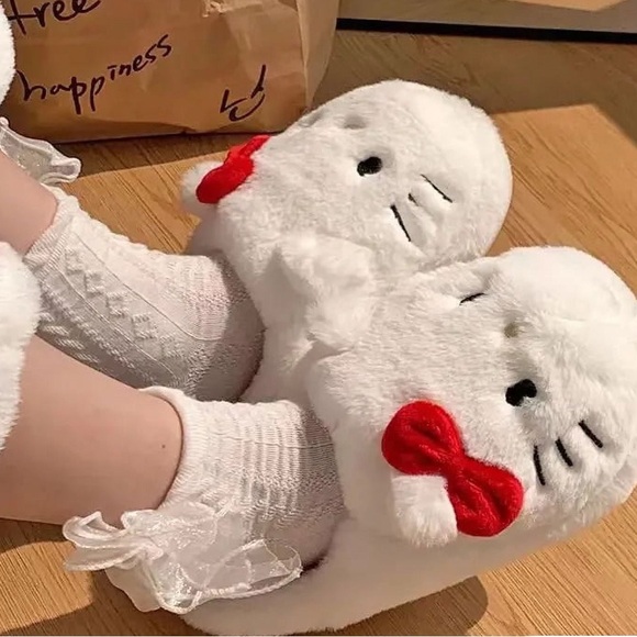 Hello Kitty Fuzzy Slippers - Picture 3 of 11